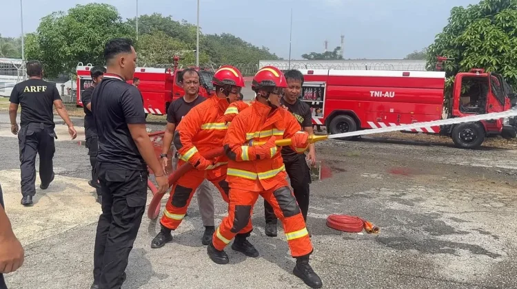 Lanud Hang Nadim Tingkatkan Kesiapsiagaan lewat Latihan Mobil Pemadam