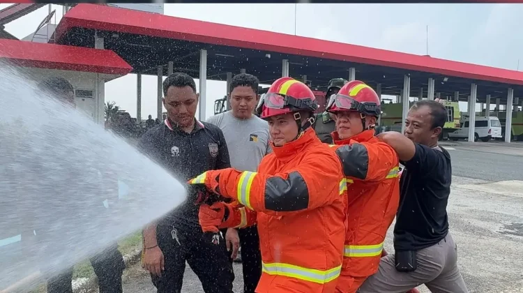 Lanud Hang Nadim Tingkatkan Kesiapsiagaan lewat Latihan Mobil Pemadam