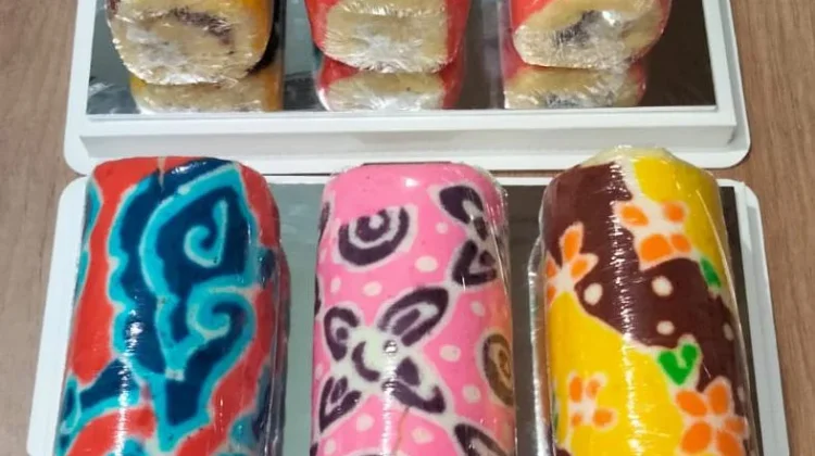 Bolu Gulung Batik, Cara Unik Merayakan Hari Batik Nasional