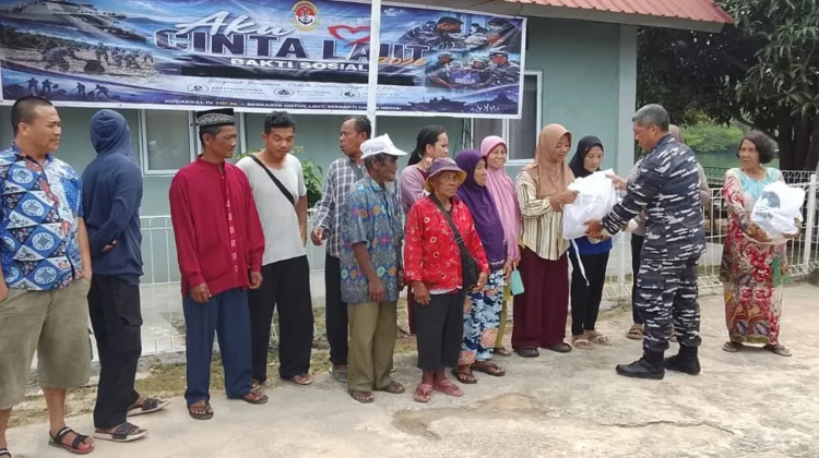 Kodaeral IV Bagikan Sembako, Perkuat Kedekatan dengan Masyarakat Pesisir