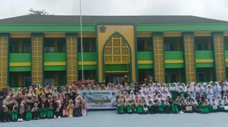MTsN Karimun Gelar Pawai Menyambut Bulan Ramadhan