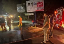 Bupati Karimun Gerak Cepat Instruksikan Bersihkan Jalan Berpasir