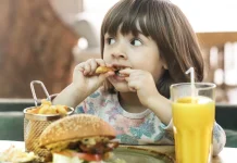 Kebiasaan Keluarga Pengaruhi Pola Makan Anak