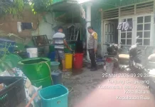 Lagi, Polisi Awasi Distribusi Air Bersi Di Batu Ampar