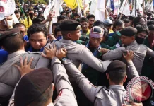 [Hoaks] Video Aksi Demo menuju DPR untuk Bubarkan MBG