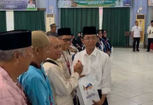 Pemko Batam Serahkan Bingkisan sebagai Bentuk Kepedulian Jemaah Haji