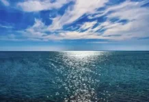 Mengapa Warna Air Laut Warnanya Biru? Ini Penjelasannya
