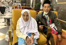 Di Usia 83 Tahun, Mbah Jumirah Tiba di Tanah Suci dengan Doa untuk Keluarga