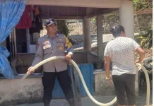 Polsek Batu Ampar Pantau Distribusi Air Bersih Hari ke-95