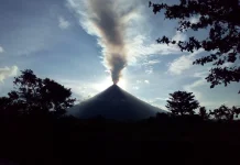 Ratusan Keluarga di Filipina Mengungsi akibat Abu Vulkanik Gunung Mayon