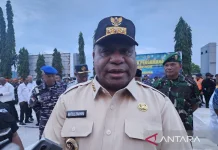 [Hoaks] Gubernur Papua Bagi-bagi Bantuan lewat Facebook
