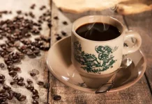Minum Kopi saat Perut Kosong, Aman atau Justru Berbahaya?