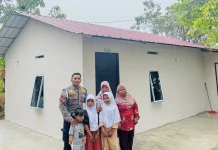 Brigpol Yohanes, Kisah Inspiratif Polisi Karimun Peduli Masyarakat Tidak Mampu