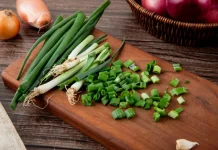 Tips Anti Layu, Cara Menyimpan Daun Bawang agar Tetap Fresh di Kulkas