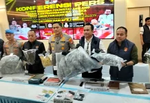 Pesan 2 Kilogram Ganja Lewat JNE, Polresta Barelang Bekuk AS dan IKA