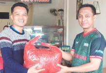 Anggota DPRD Kepri Aman Berikan Bantuan Jersey Volly Kepada Tim Volly Bukit Raya