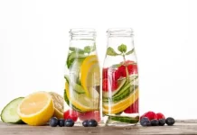 Infused Water Kian Populer, Ini Perbandingannya dengan Air Putih