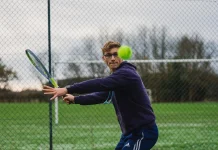 Cara Meningkatkan Akurasi Pukulan dalam Tenis Lapangan