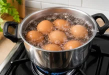Mengapa Cangkang Telur Rebus Ada yang Sulit Dikupas