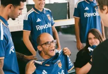Rilis Jersey Baru, Como Promosi Gunakan Masyarakat Lokal