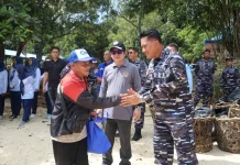 HUT Pertama Kodaeral IV Diisi Aksi Bersih Pantai dan Bakti Sosial Batam