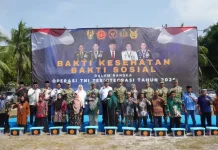 TNI Gelar Bakti Sosial dan Kesehatan untuk Warga Lingga saat Latihan