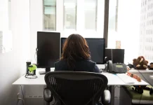 Ini Dampak Sering Duduk Terlalu Lama saat Bekerja