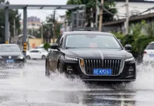 Topan Dolphin Sebabkan Banjir di Beijing, Ratusan Layanan Terganggu