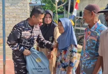 Kodaeral IV dan Warga Batam Semarakkan HUT RI dengan Aksi Sosial