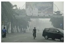 Tips Lindungi Mata dari Kabut Asap