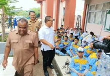 Siswa SMKN 8 Batam Belajar di Koridor, Jumlah Rombel Membengkak