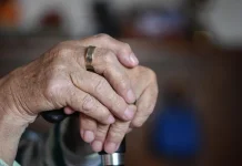 Kenapa Diusia 30-an Kita Makin Akrab dengan Minyak Angin, Koyo dan Istilah Jompo?