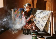 Tahapan Membuat Batik Tulis dengan Teknik Tradisional