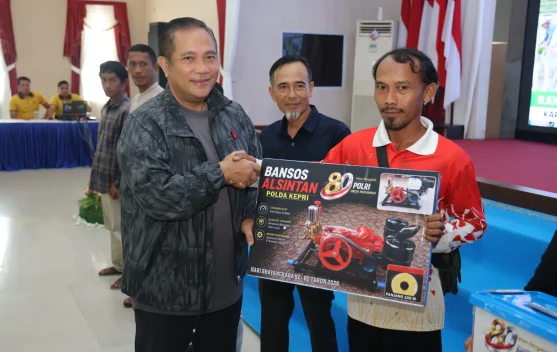 Polda Kepri Gelar Nobar Piala Dunia 2026, Salurkan Bansos dan Alsintan untuk Petani