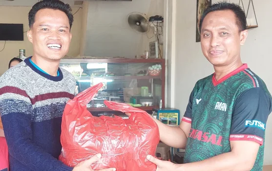 Anggota DPRD Kepri Aman Berikan Bantuan Jersey Volly Kepada Tim Volly Bukit Raya