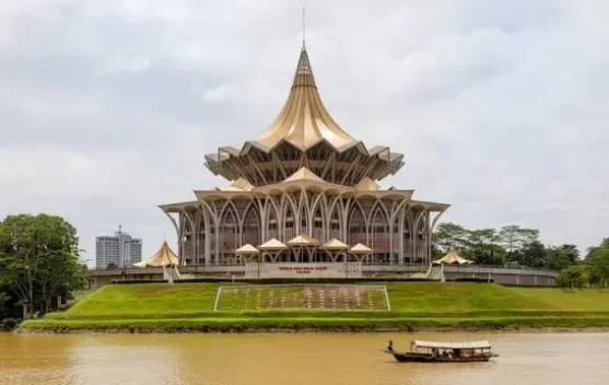 [Hoaks] Bahasa Indonesia Resmi Jadi Bahasa Resmi Sabah-Sarawak
