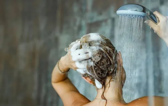 Sering Tak Disadari, Ini Kesalahan Keramas yang Bisa Merusak Rambut