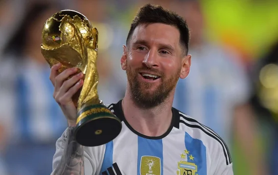 Lionel Messi Sang Penguasa Lapangan Hijau