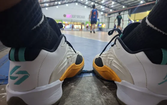 Model Sepatu Sesuai Postur dan Gaya Permainan Bola Basket
