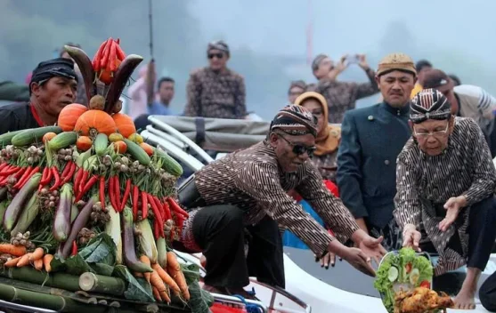 Larung Sesaji Telaga Sarangan, Wujud Syukur dan Pelestarian Budaya Lokal