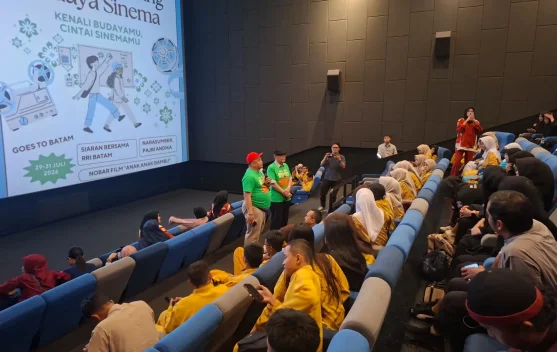 Kemenbud Hadirkan Nonton Bareng Film Anak-anak Bambu Bersama Pelajar Kota Batam