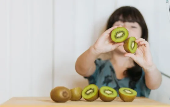 Kiwi Tingkatkan Asupan Vitamin Anak