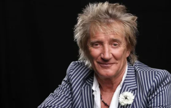 Rod Stewart Tunda Konser Empat Pekan