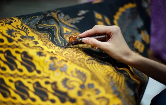 Mengenal Proses Pembuatan Batik dari Kain hingga Menjadi Karya Seni