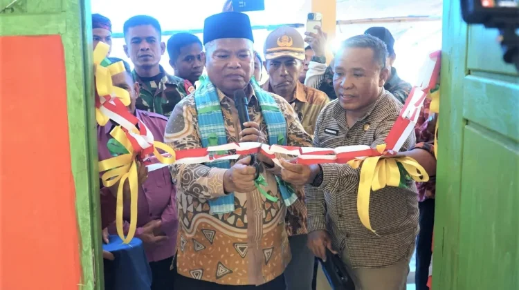 Pemkab Busel Komitmen Tingkatkan Sarpras Pendidikan