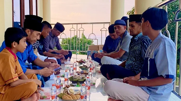 ASN Kemenag Baubau Berbagi Takjil