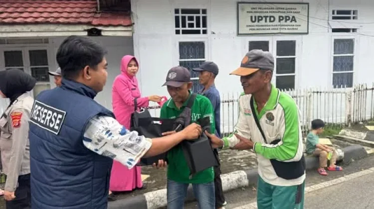 Sat Reskrim Polres Baubau Berbagi Takjil di Wolio