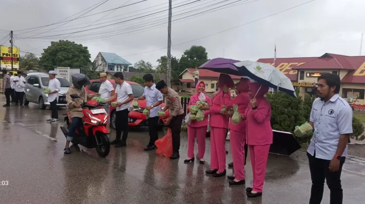 Sat Intelkam Polres BauBau Berbagi Ratusan Takjil