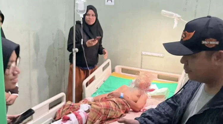 Kapolres Buton Jenguk Korban Laka di RS Palagimata, Serahkan Tali Asih