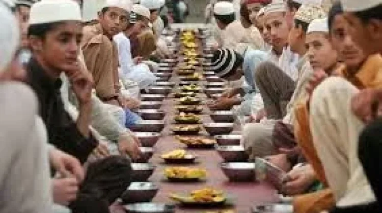 Keutamaan Memberi Makan Orang Berpuasa